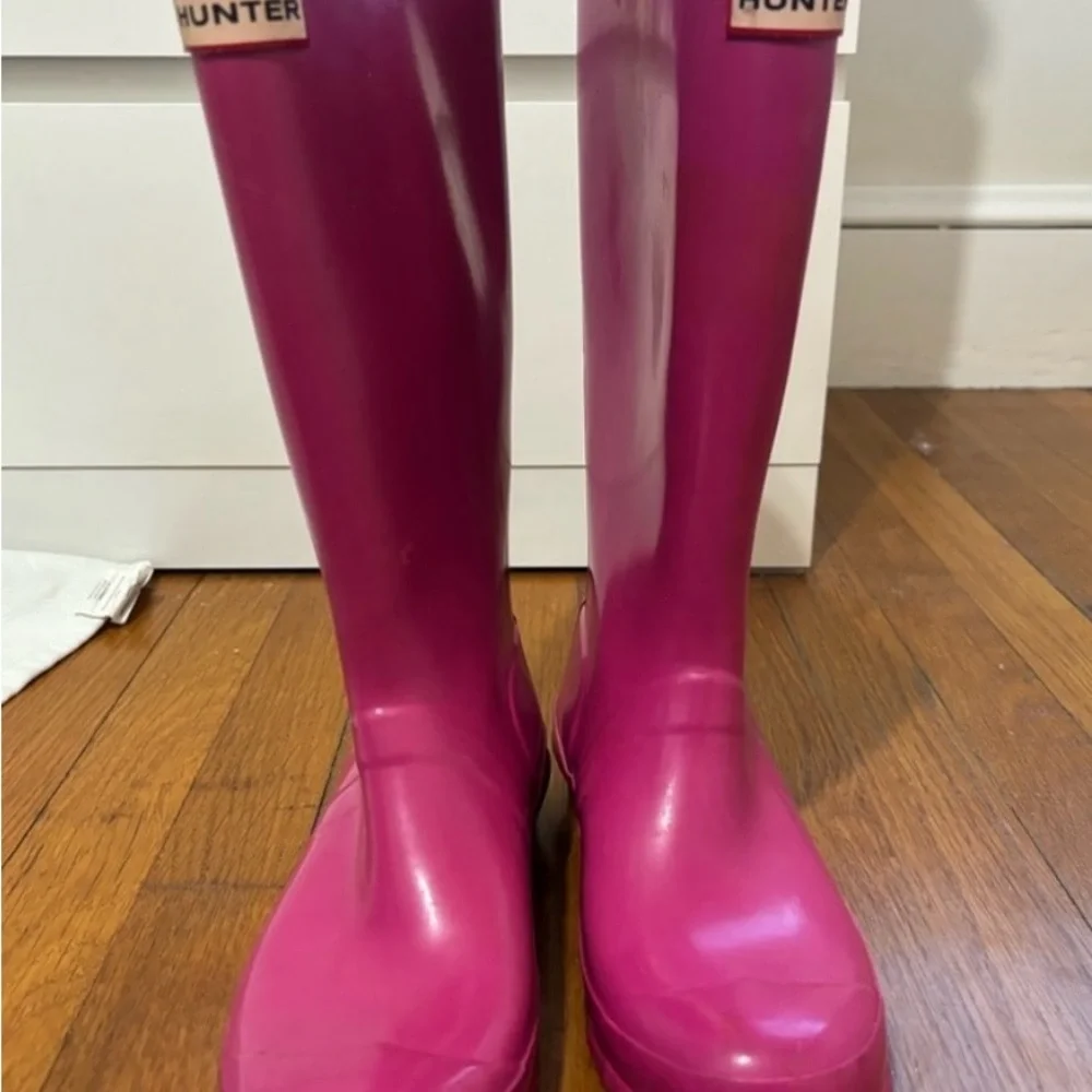🌧️💗 Hunter Tall Glossy Rain Boots – Hot Pink | Women’s 6 💗🌧️ - Picture 2 of 7